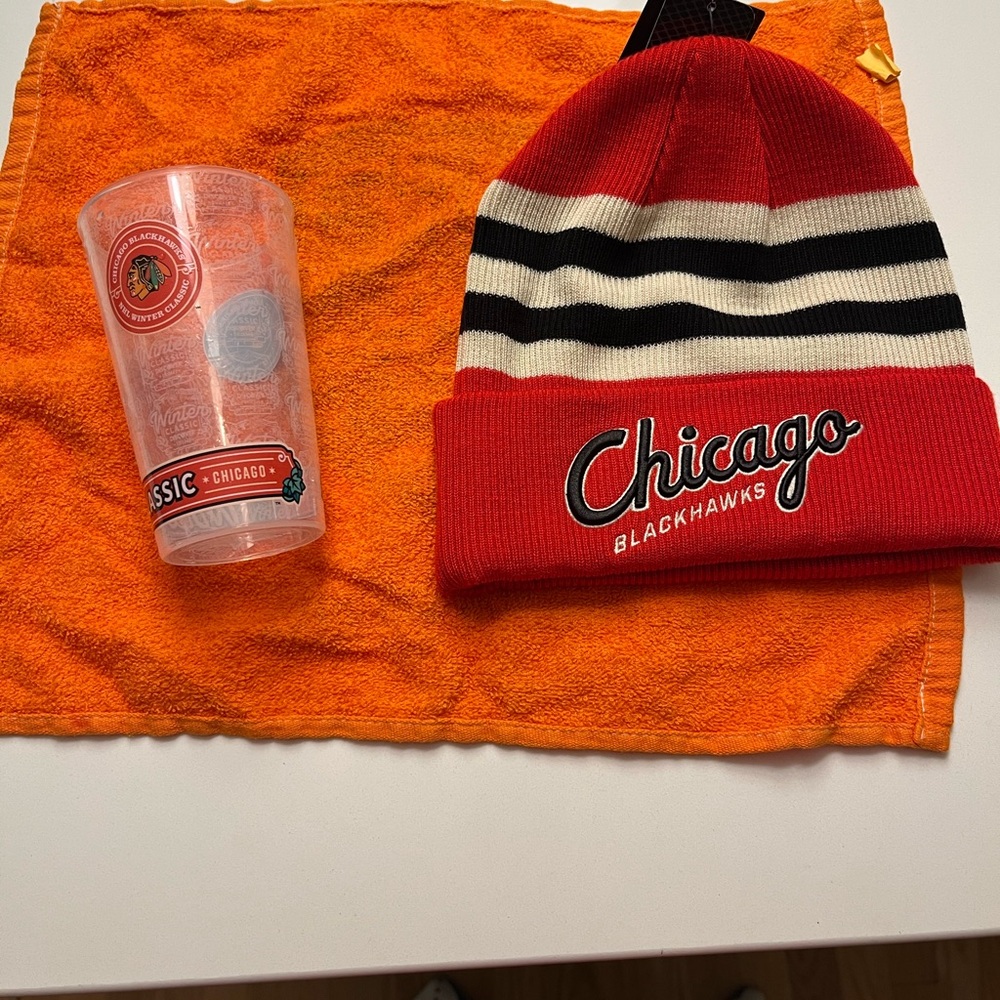 2024 NHL Winter Classic Blackhawks hat in red played at Wrigley Field in Chicago - Picture 2 of 2